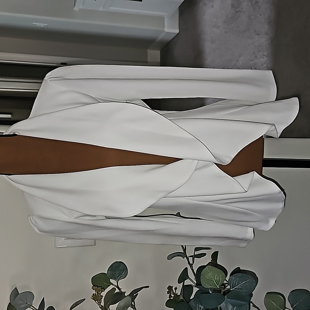 MOA - Flowy white cardigan size medium
